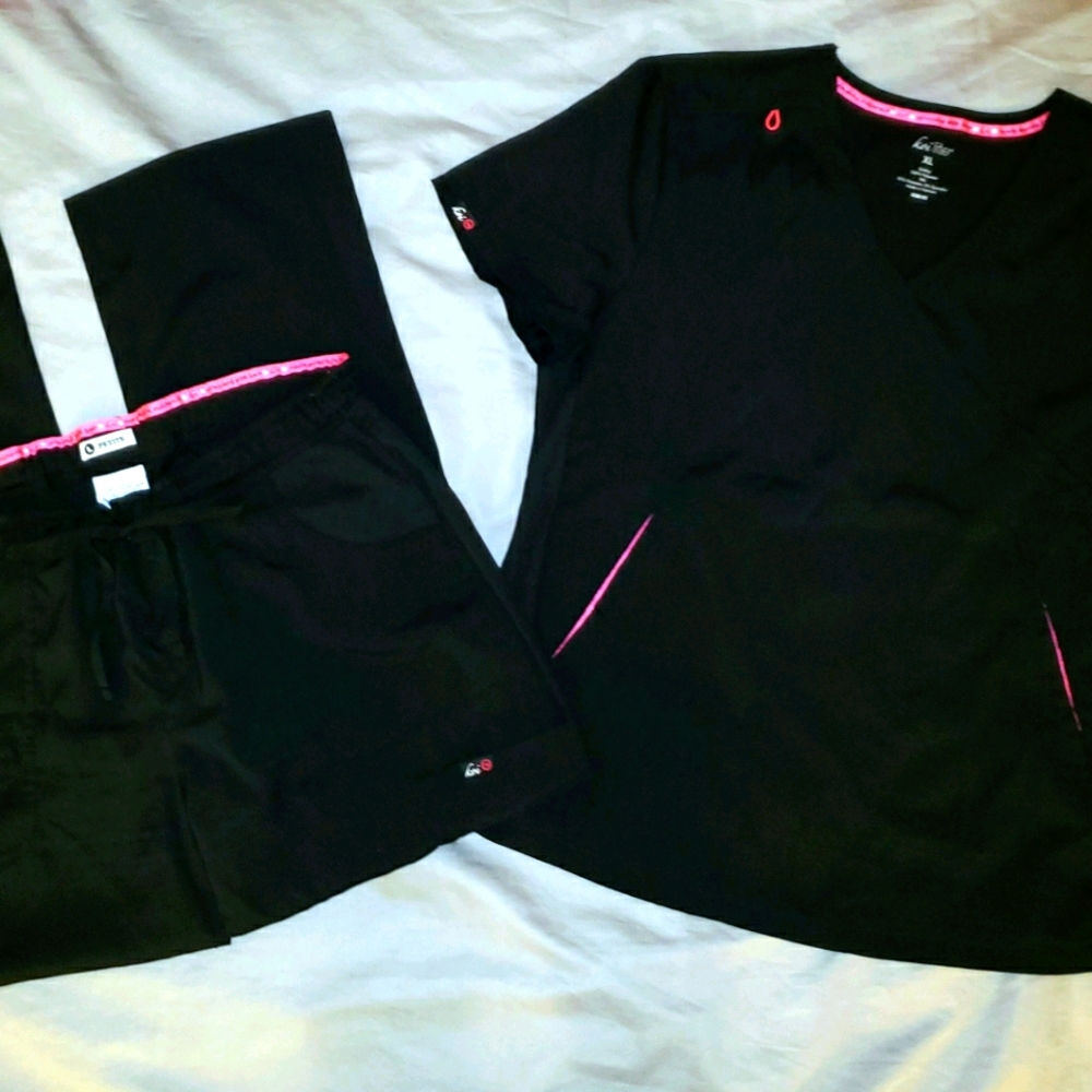 Koi Lite Scrub Set in Black XL Top Lg Petite Pants